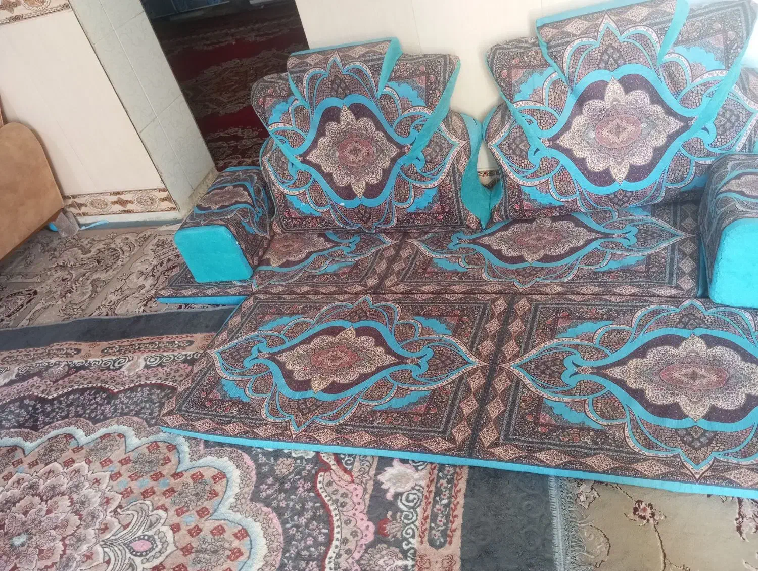 پشتی شاه نشین|پشتی|هامون, |دیوار