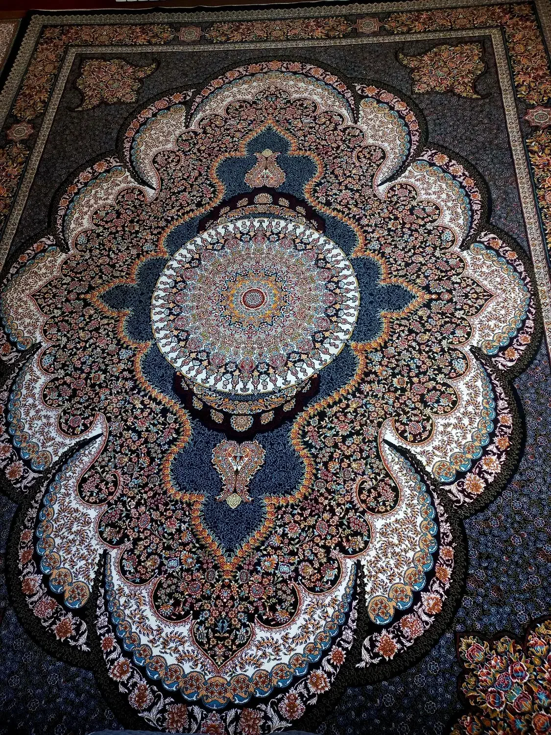 قالی ۱۲متری نو داخل پلاستیک|فرش|بروجن, |دیوار
