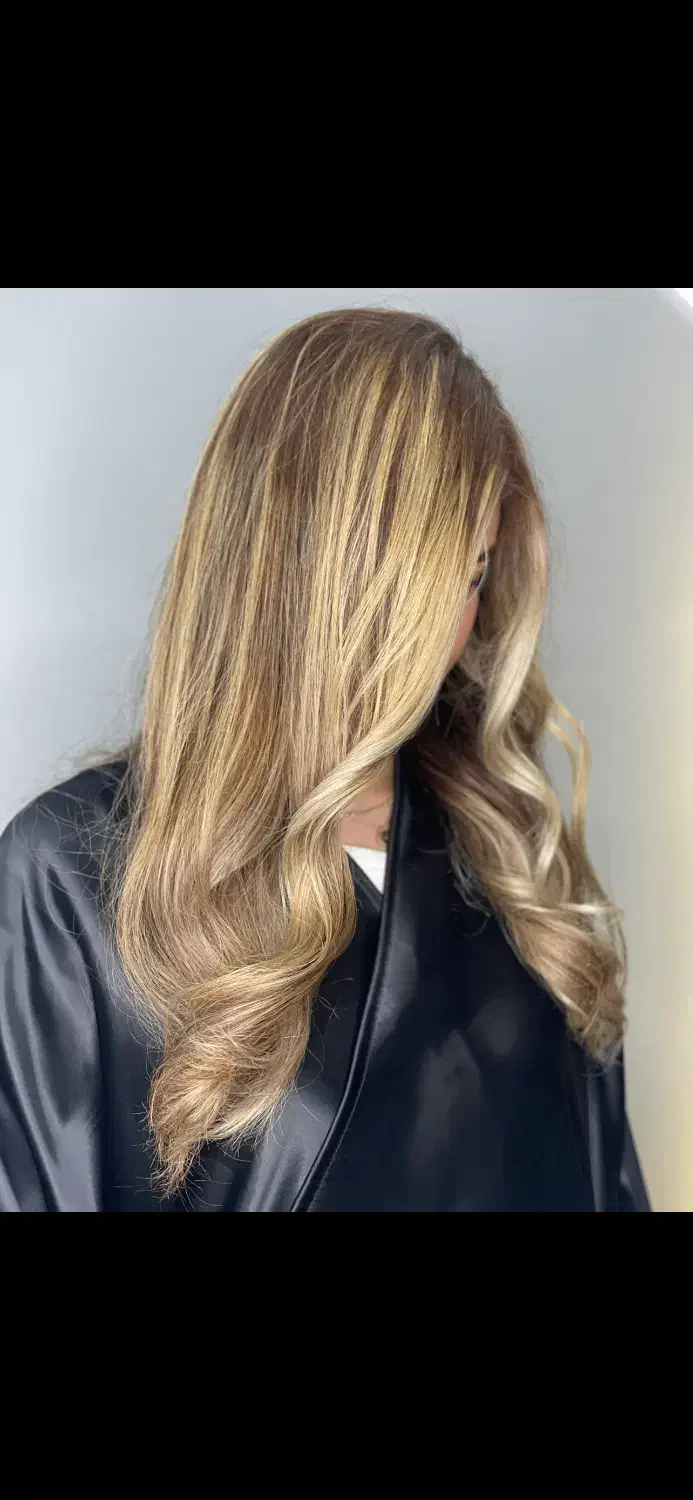 رنگ و لایت|خدمات آرایشگری و زیبایی|رشت, گلباغ نماز|دیوار