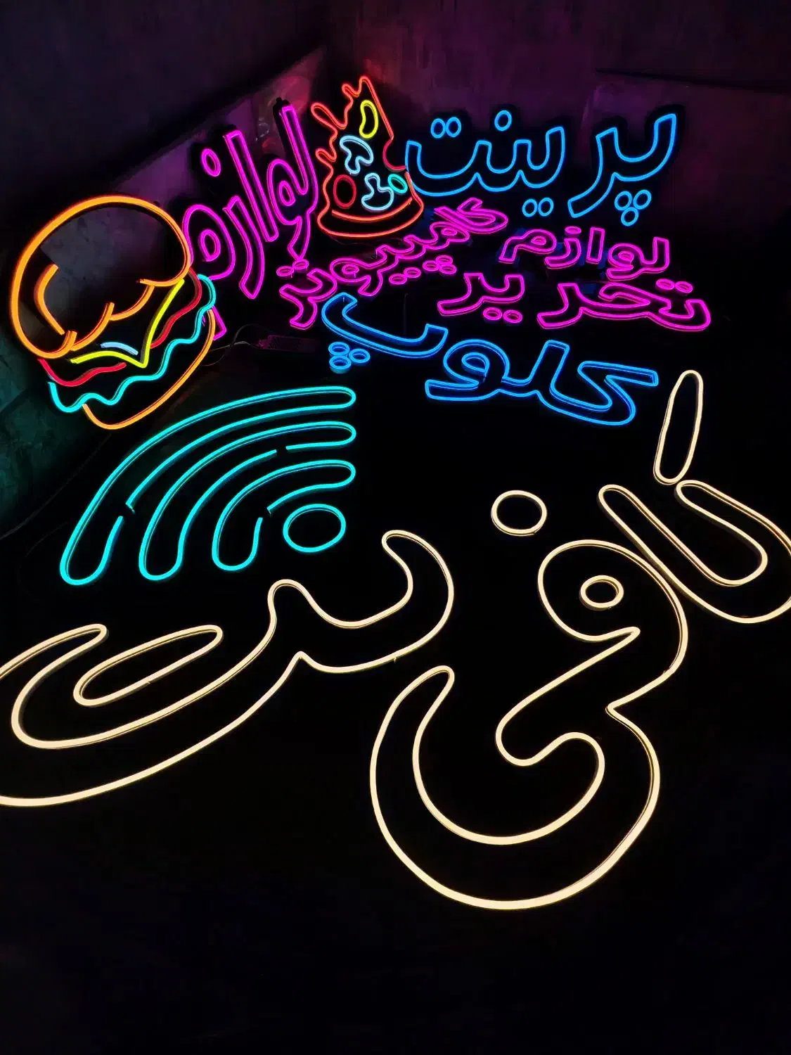 تابلو تابلوسازی ساخت تابلو نئون چلنیوم ال ای دی|فروشگاه و مغازه|قم, چهل درخت‎|دیوار