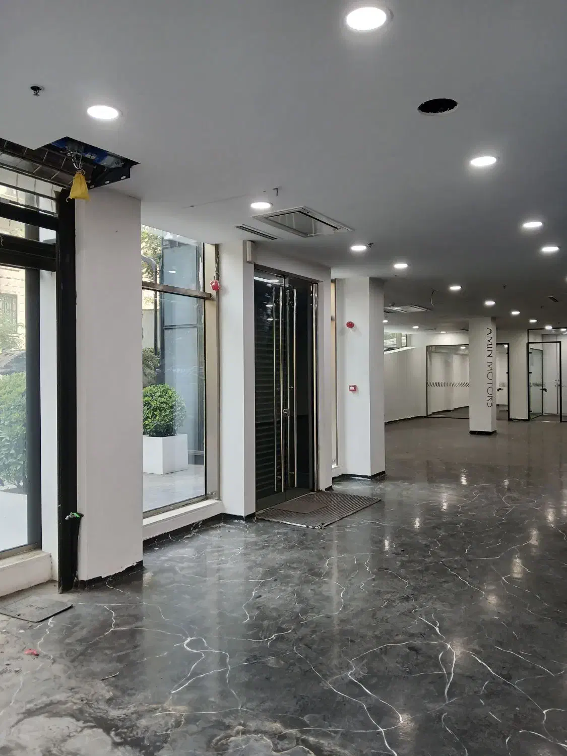 تجاری زعفرانیه ۱۵۰ متر سه بر تابلو خور|اجارهٔ مغازه و غرفه|تهران, زعفرانیه|دیوار