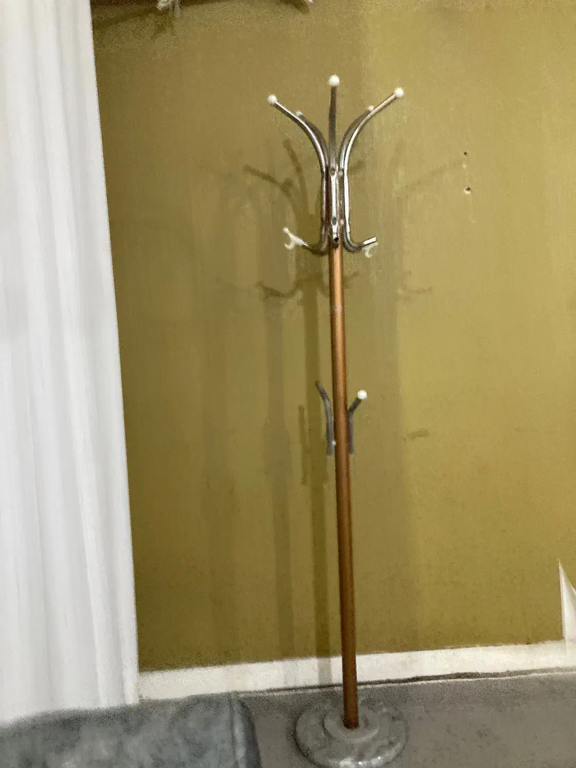 آویز لباس|بندرخت و رختآویز|اهواز, کوی باهنر|دیوار