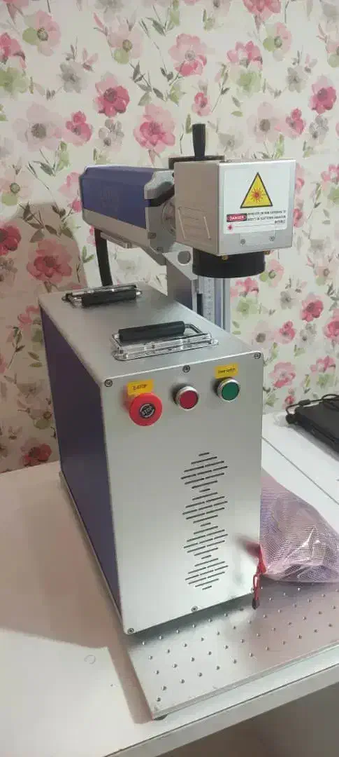 خدمات حکاکی فایبر مارکینگ روی فلزات و غیر فلزات|خدمات پیشه و مهارت|خمینیشهر, |دیوار