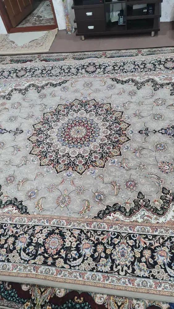 دو عدد فرش ۹متری فرهی یک عدد ۲متری|فرش|بندر انزلی, آذربایجان|دیوار