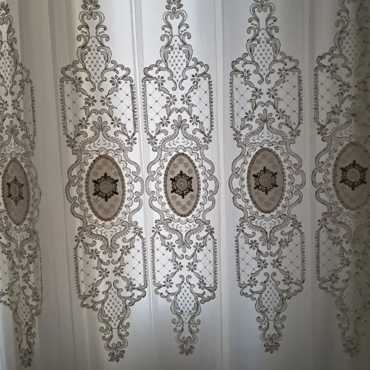 پرده حریر|پرده، رانر، رومیزی|قم, باغ شریفی|دیوار