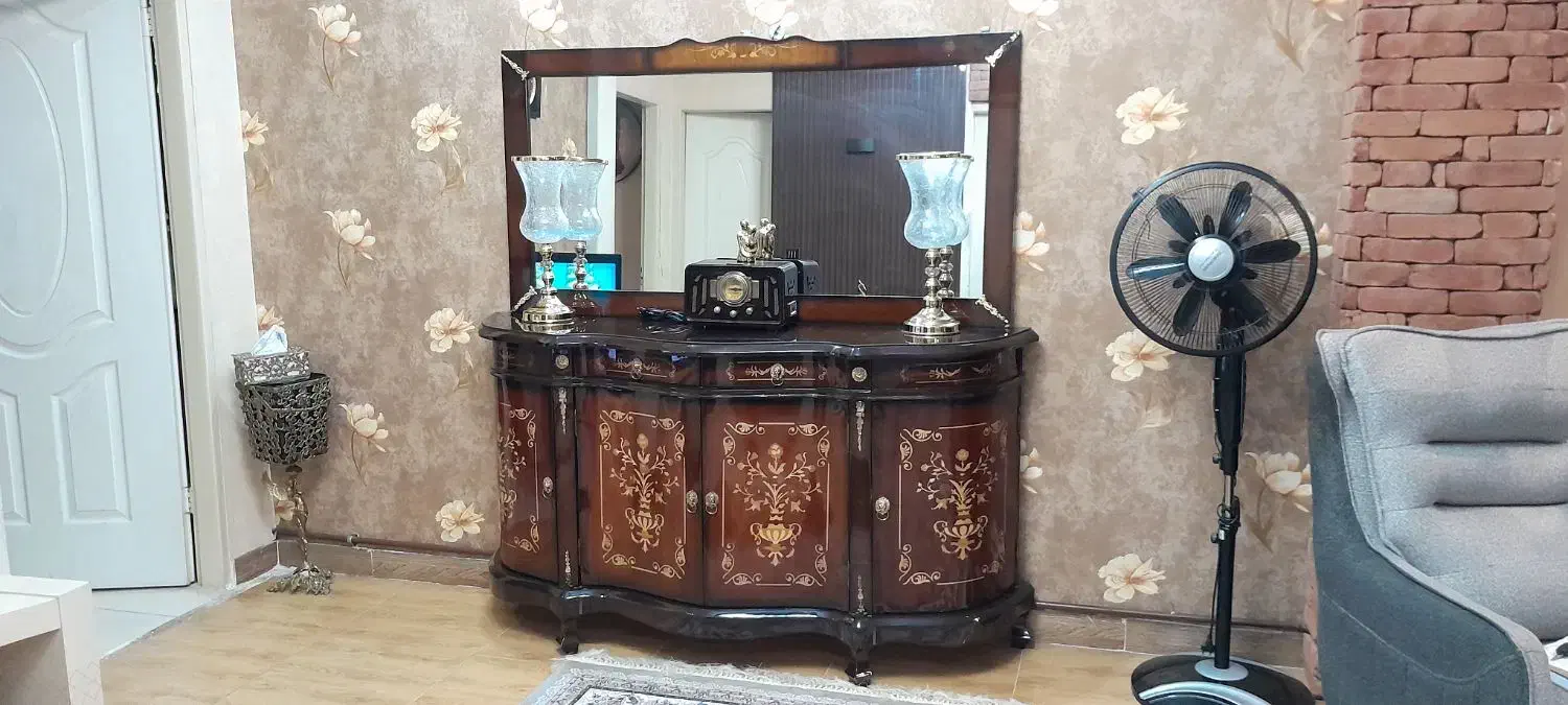 کنسول وآینه بزرگ|بوفه، ویترین، کنسول|اندیشه, اندیشه فاز ۳|دیوار