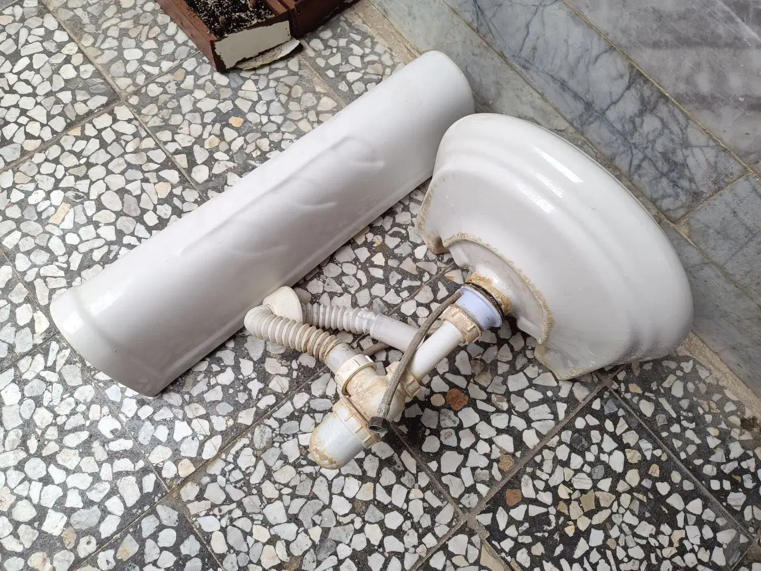 سنگ روشویی با شیر اهرمی سالم|لوازم سرویس بهداشتی|ساری, |دیوار