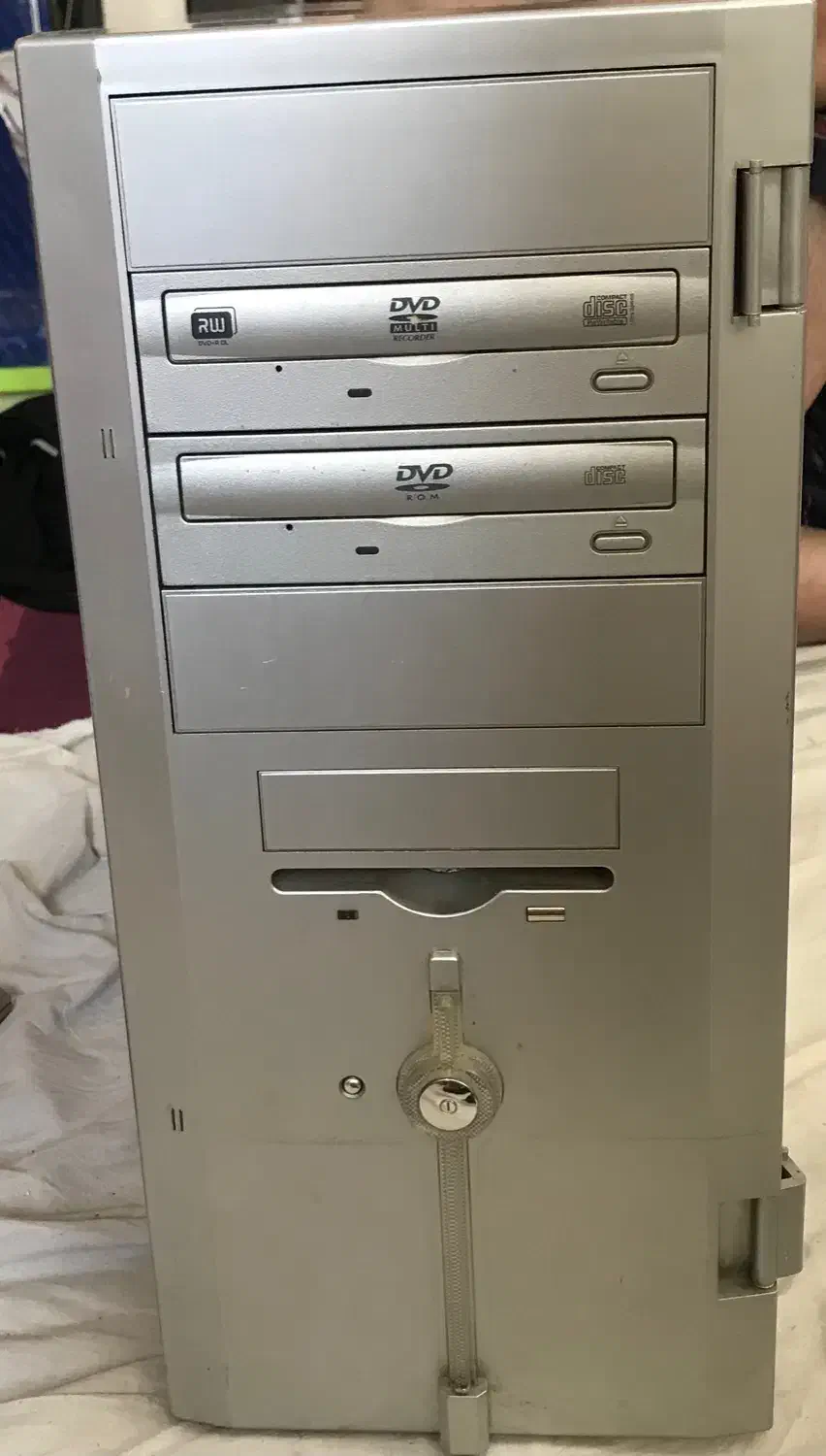 کیبورد و‌کیس و میز کامپوتر کاملا سالم استفاده نشده|رایانه رومیزی|تهران, خواجه نظام الملک|دیوار