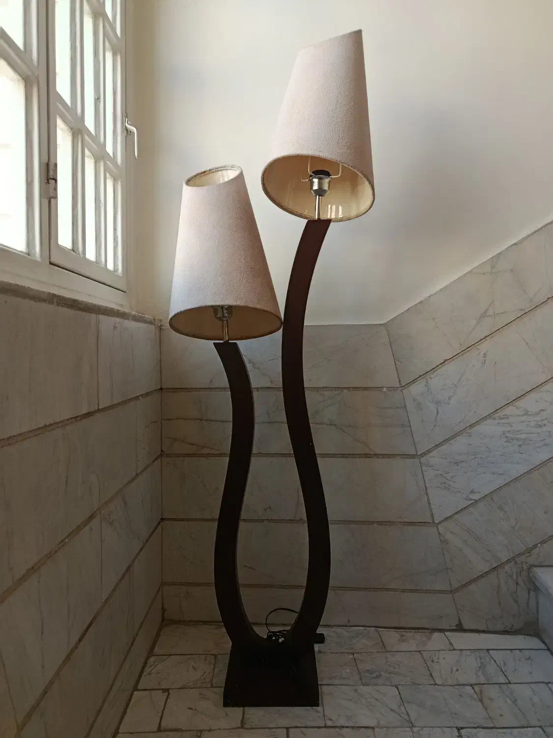 آباژور ایستاده|چراغ خواب و آباژور|تهران, مینای شمالی (مخبر)|دیوار