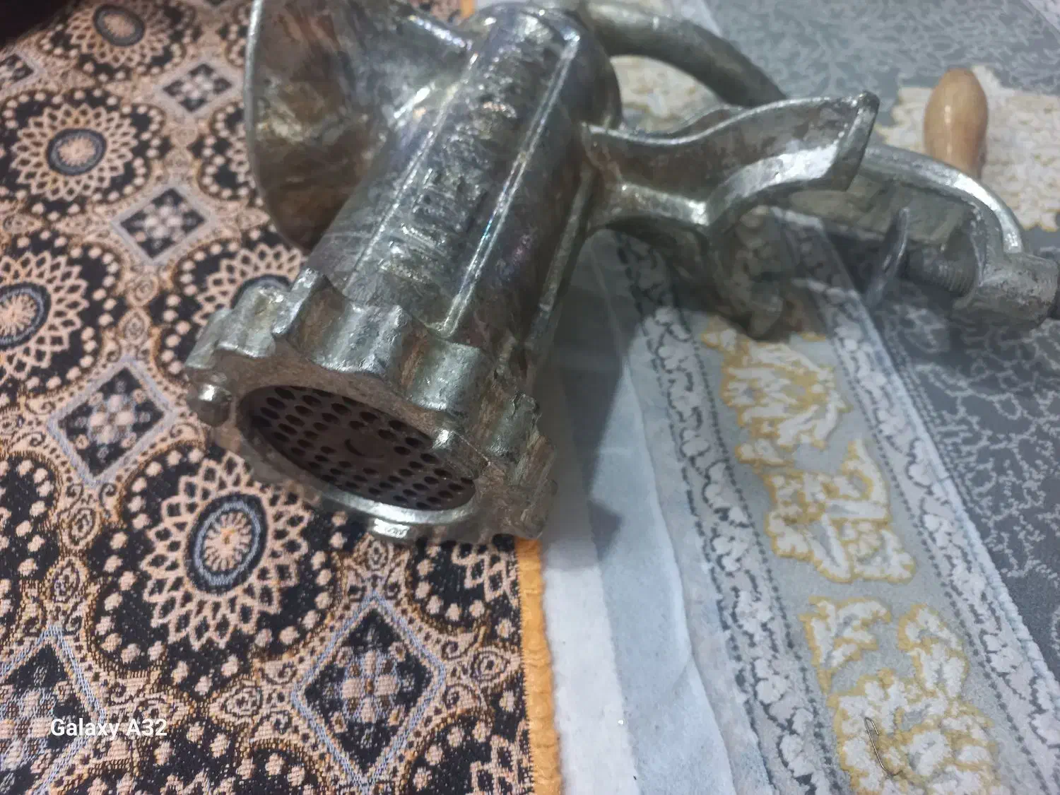 چرخ گوشت دستی آنتیک|کلکسیون اشیاء عتیقه|بهارستان, |دیوار