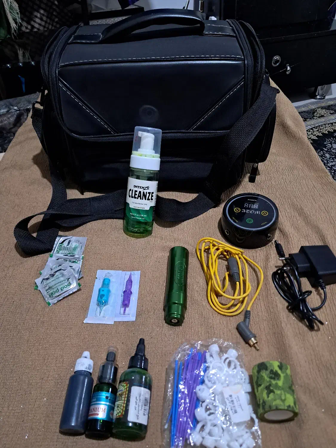 دستگاه تتو کیف و یسری لوازم دیگش|آرایشی، بهداشتی، درمانی|ساری, |دیوار