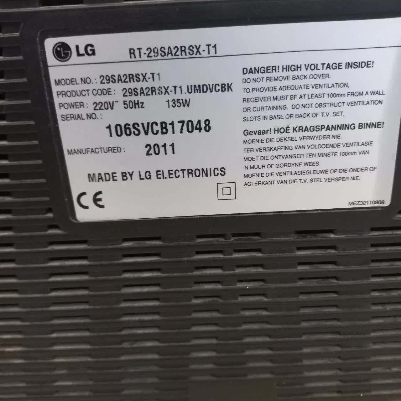 تلویزیون ال جی بیست و چهار اینچ همراه میز|تلویزیون و پروژکتور|بیرجند, |دیوار