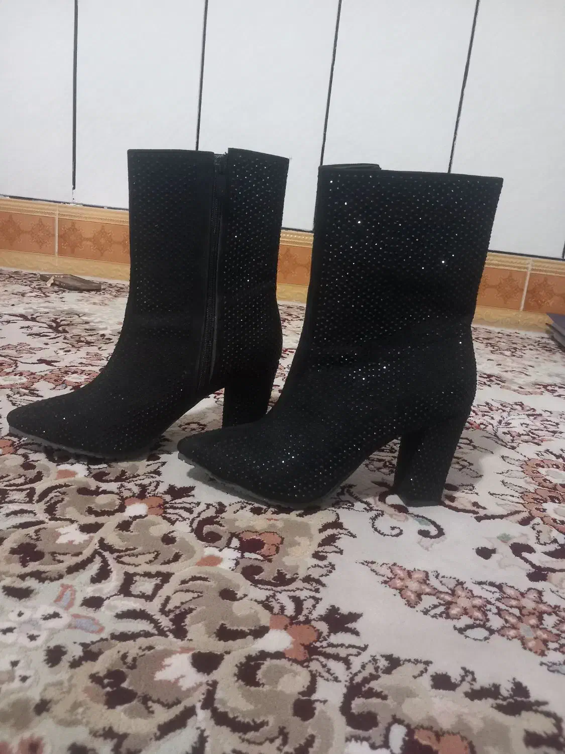 نیم بوت سایز۳۸و۳۹میخوره اصلاپوشیده نشده نونو|کیف، کفش، کمربند|دورود, |دیوار