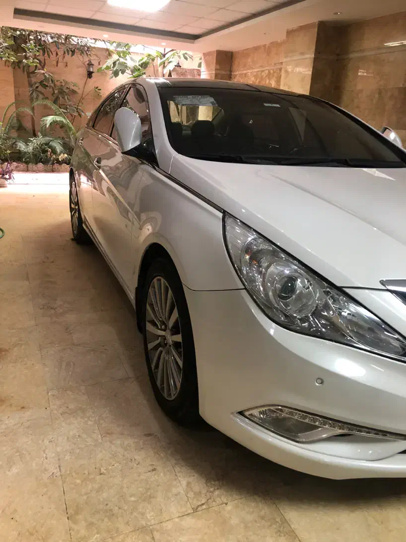 سوناتا ۲۰۱۴ در حد فول ترین نسخه|خودرو سواری و وانت|رشت, منظریه|دیوار