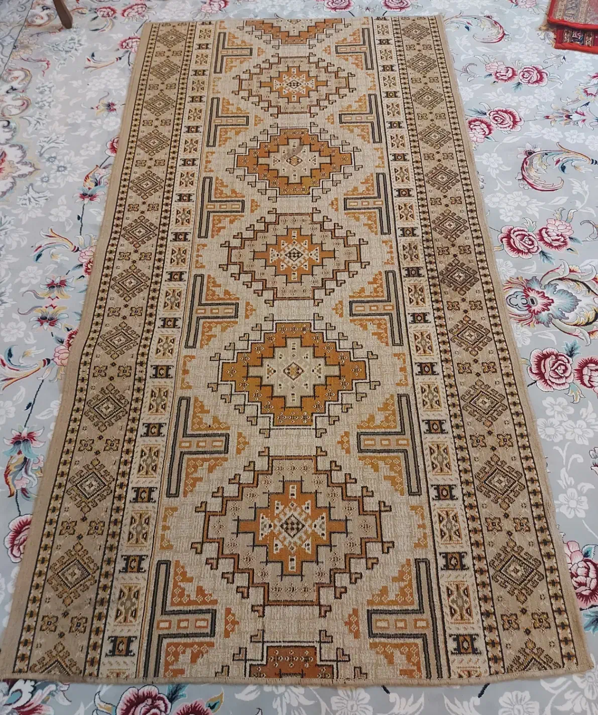 ۲ عدد کناره فرش قرمز و کرم|فرش|مشهد, امیریه|دیوار