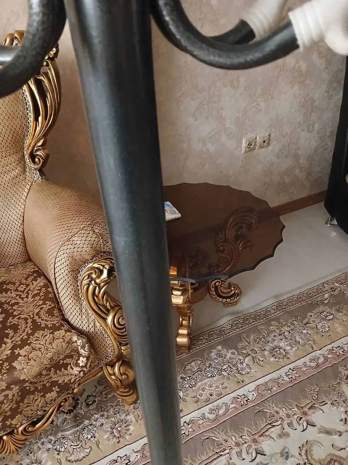 جالباسی|بندرخت و رخت‌آویز|مشهد, کارمندان دوم|دیوار