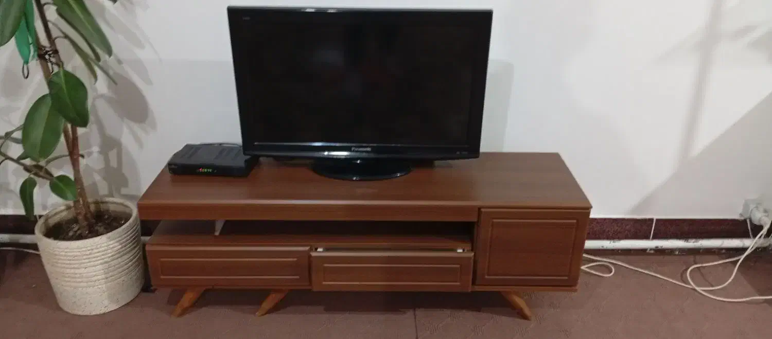 فروش تلویزیون و میز|تلویزیون و پروژکتور|نقده, |دیوار