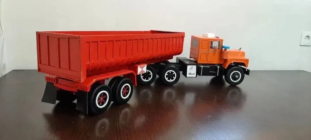 ماک چوبی ماشین|مجسمه، تندیس، ماکت|تبریز, |دیوار