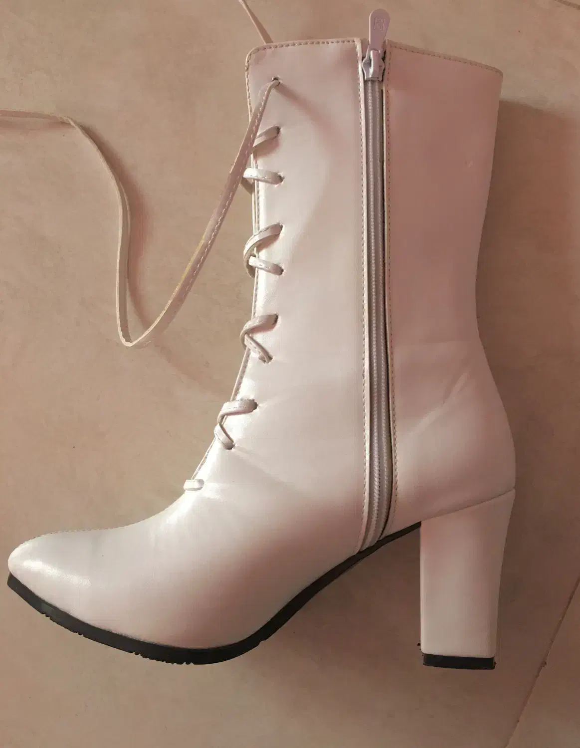 بوت سفید|کیف، کفش، کمربند|بجنورد, |دیوار