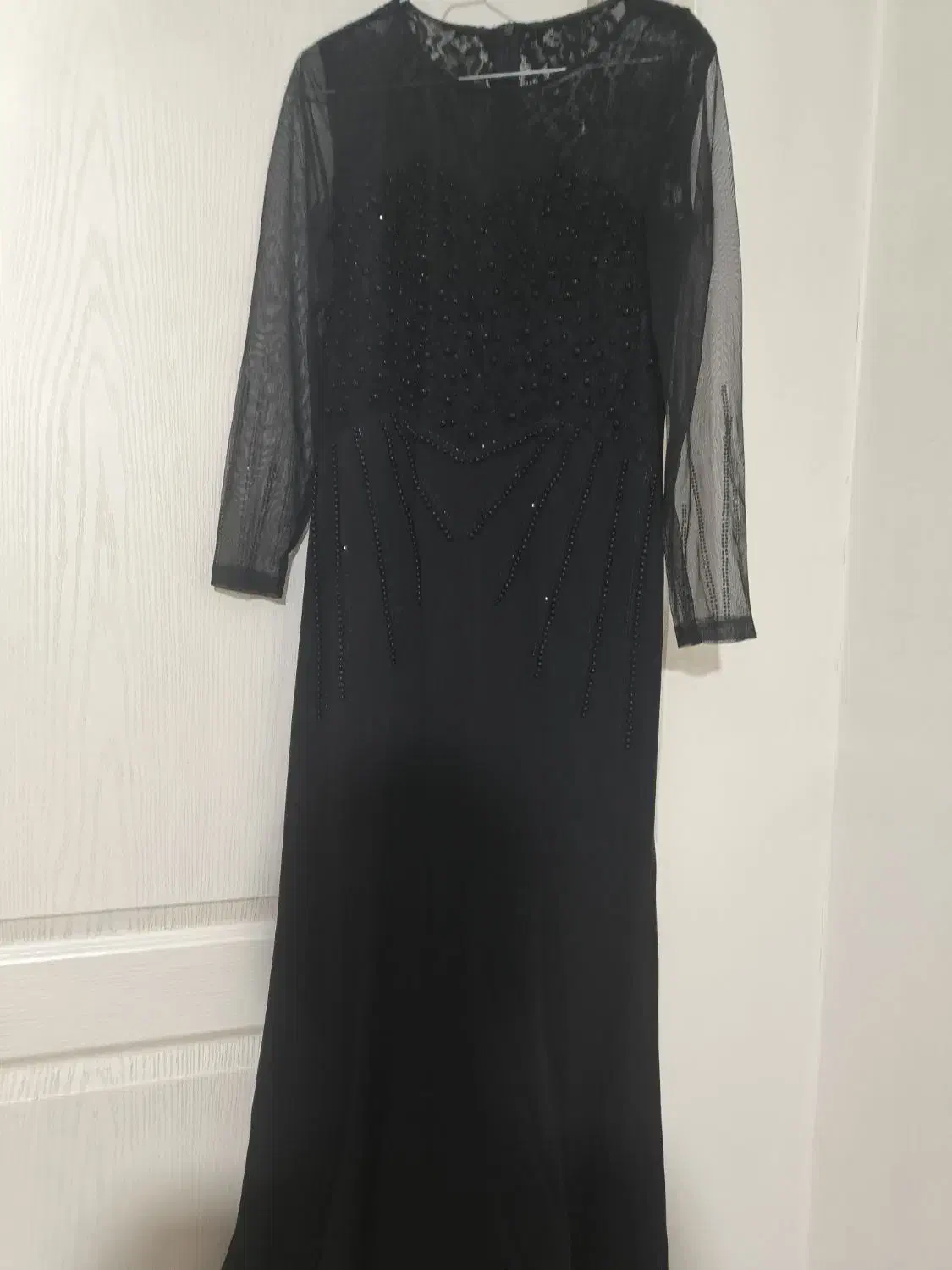 لباس‌مجلسی‌همه‌توافقی|لباس|قدس, شهر‌قدس|دیوار