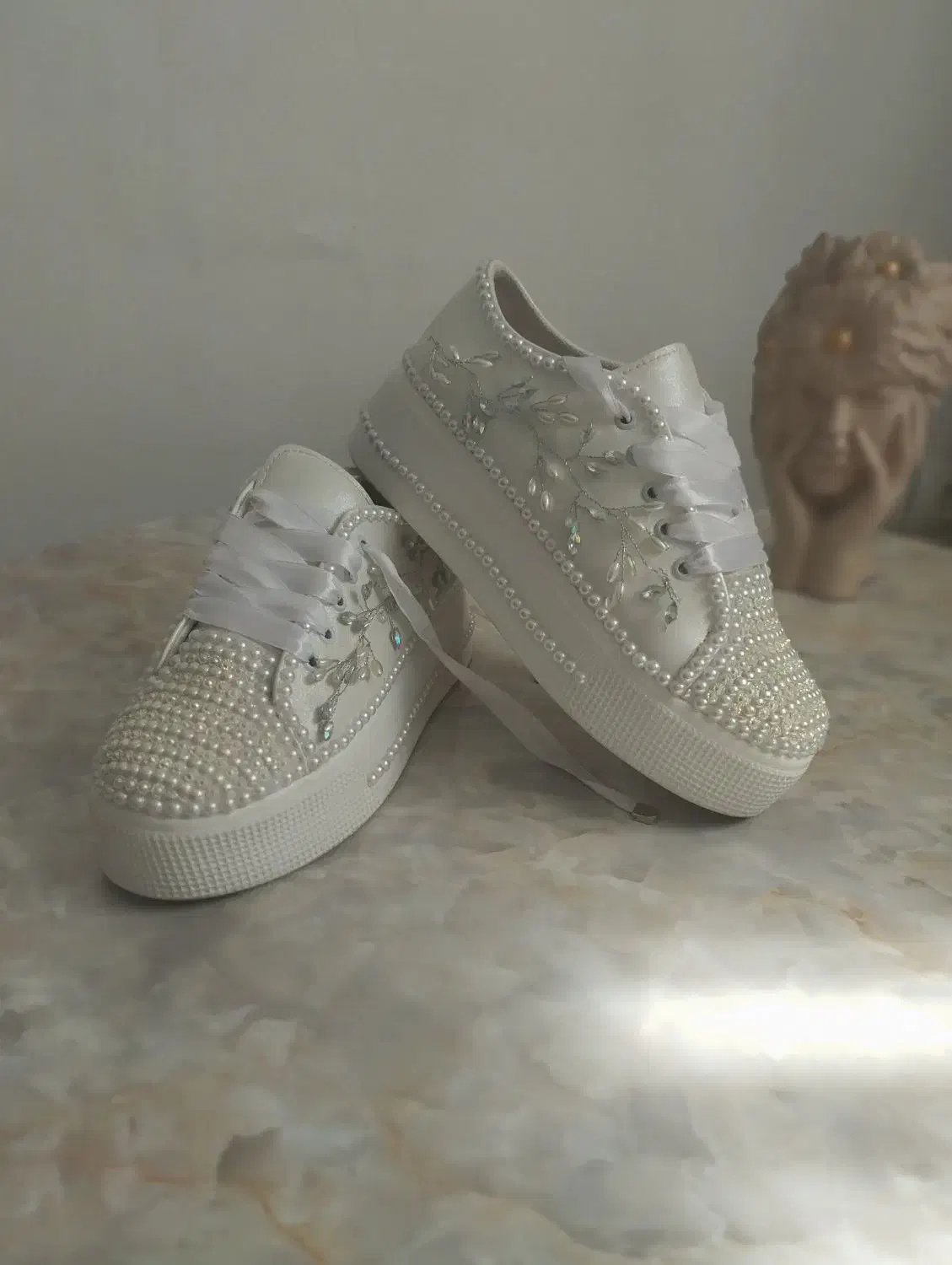 کفش نو|کیف، کفش، کمربند|عجب شیر, |دیوار