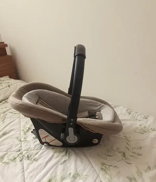 تشک گارددار خرسی و کریر نوزاد|اسباب و اثاث بچه|هشتگرد, فاز ۳ مهستان|دیوار