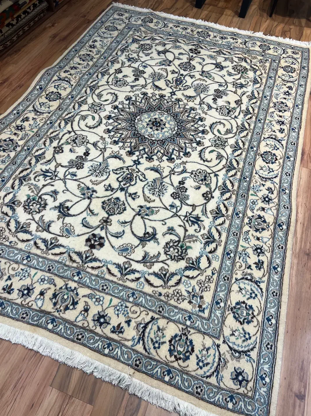 طرح نائین بافت طبس|فرش|تهران, حصار بوعلی|دیوار