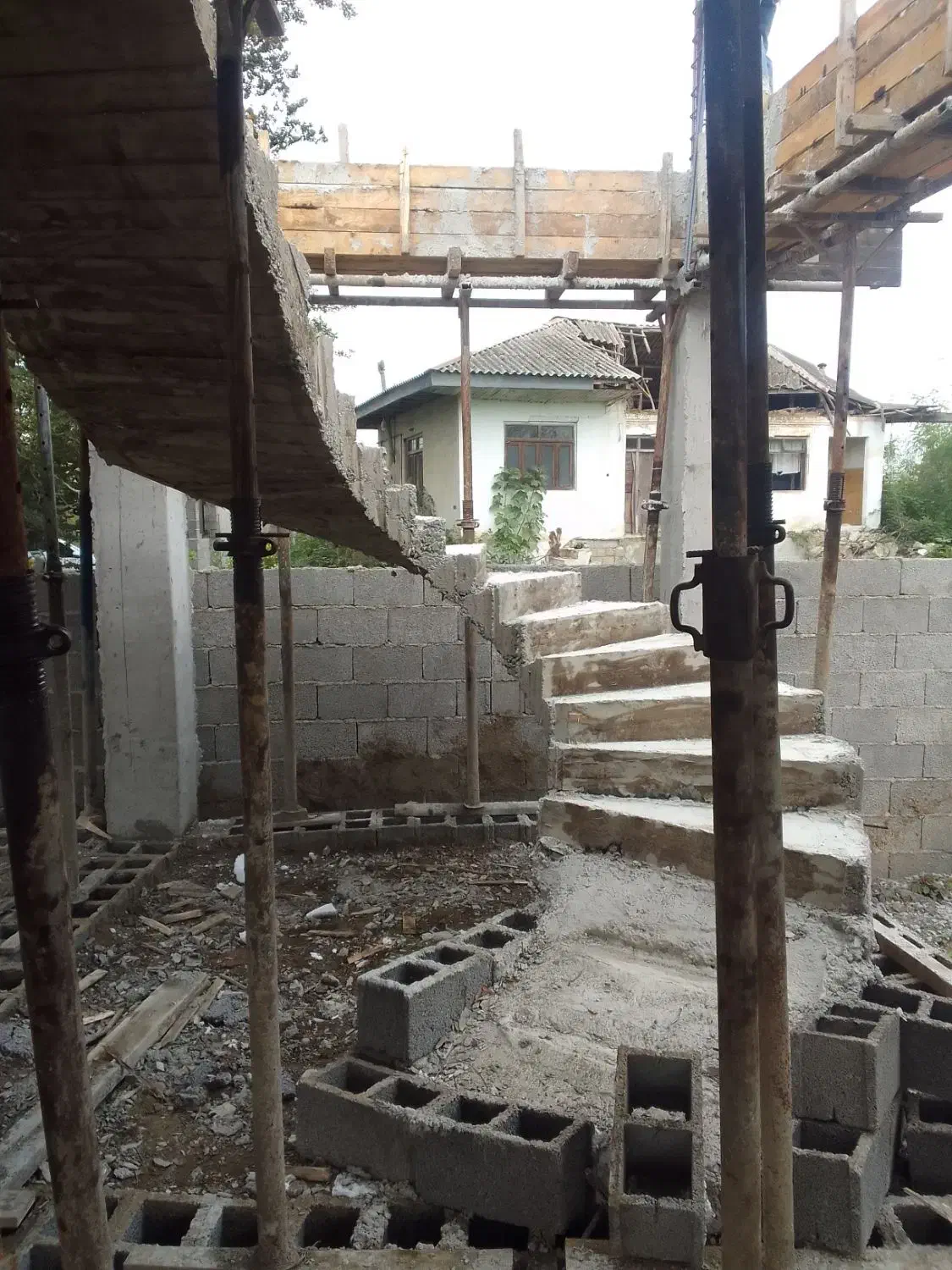 پله گرد|خدمات پیشه و مهارت|رشت, لاکان|دیوار