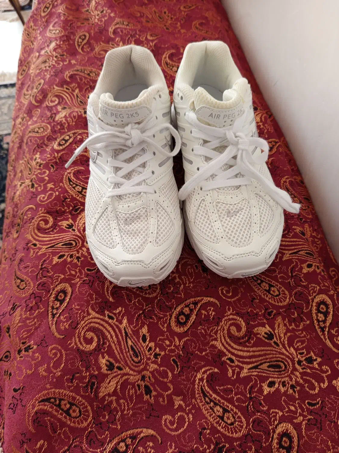 کفش اسپورت|کیف، کفش، کمربند|شاهینشهر, نبوت|دیوار