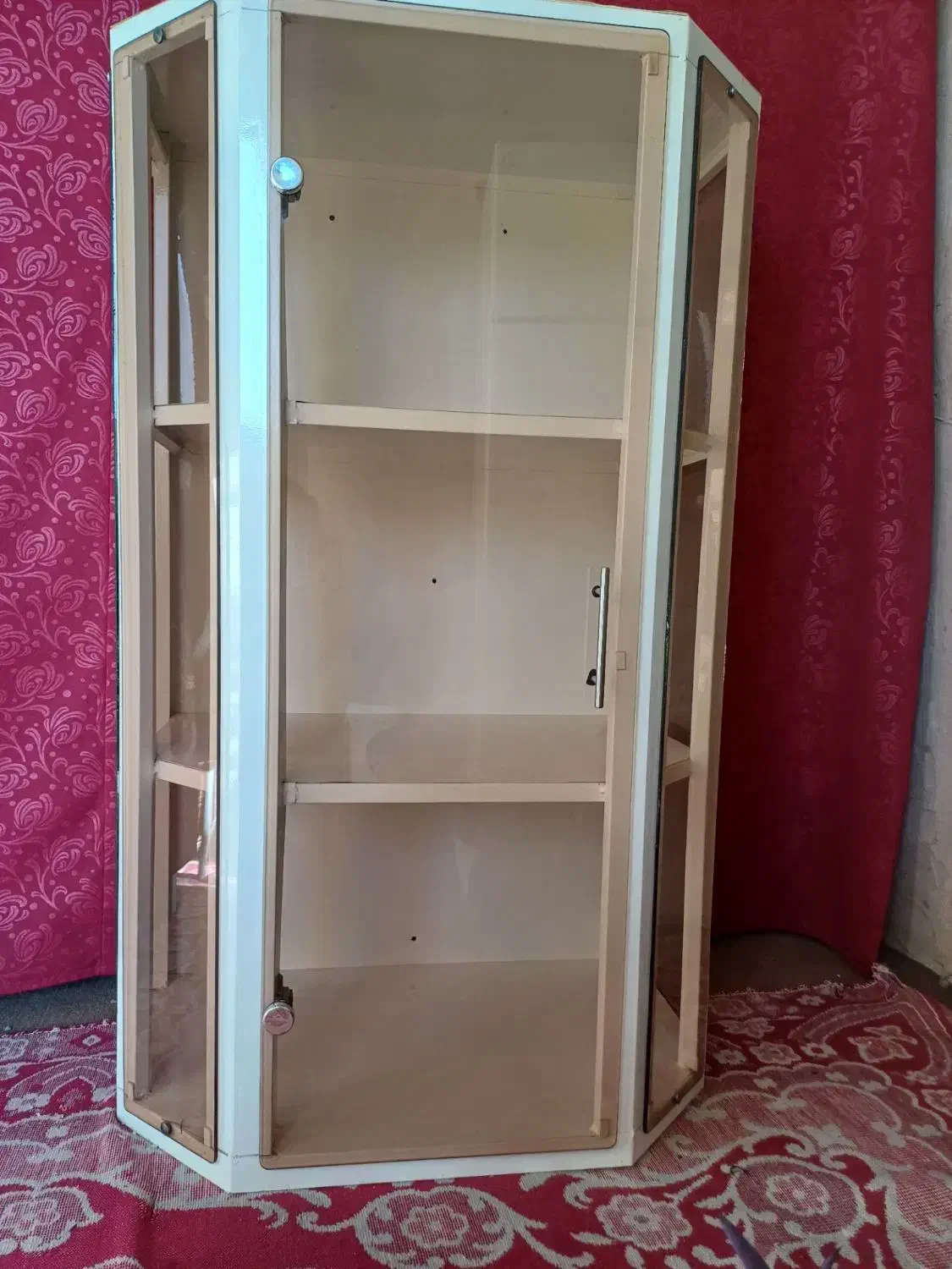 ویترین شش ضلعی فلزی|بوفه، ویترین، کنسول|شهرکرد, |دیوار