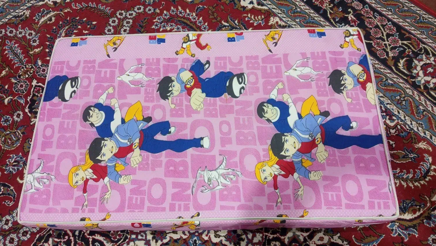 تشک خوشخواب|تشک تختخواب|تربت جام, میان جام|دیوار