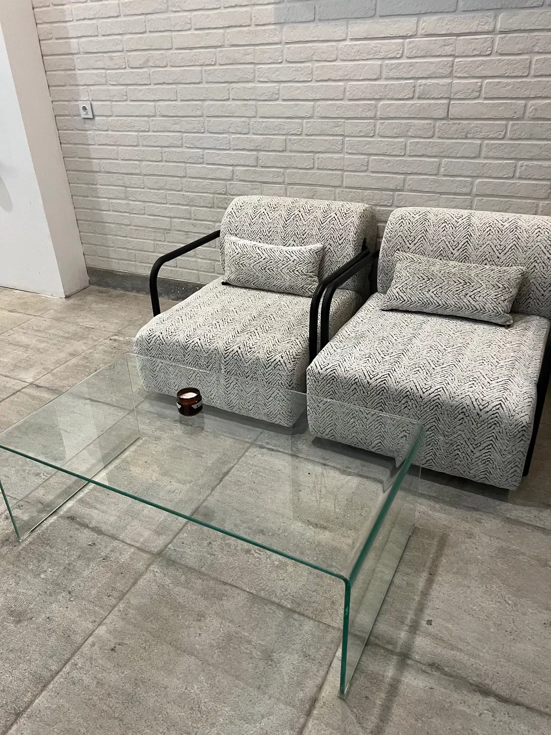 دوعدد مبل و میز شیشه ای|مبلمان خانگی و میز عسلی|قزوین, |دیوار