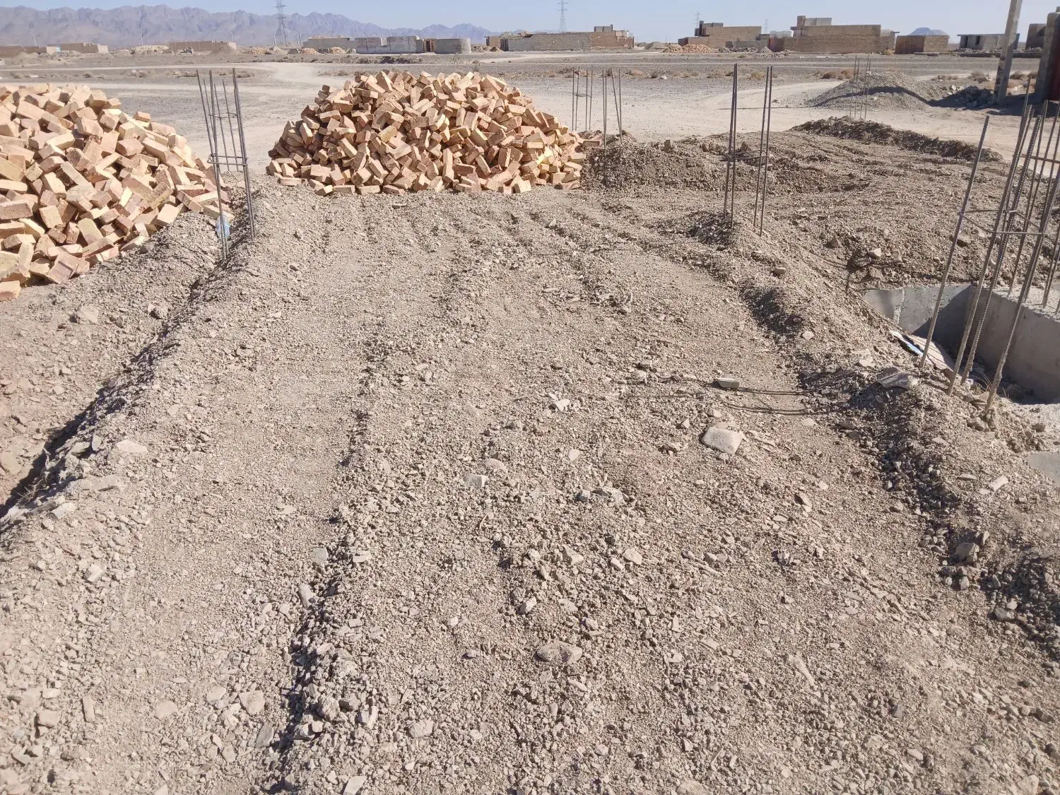 فروش فوری زمین دونبش  سه راهی سیطان فنداسیون شده|فروش زمین و ملک کلنگی|سراوان, |دیوار