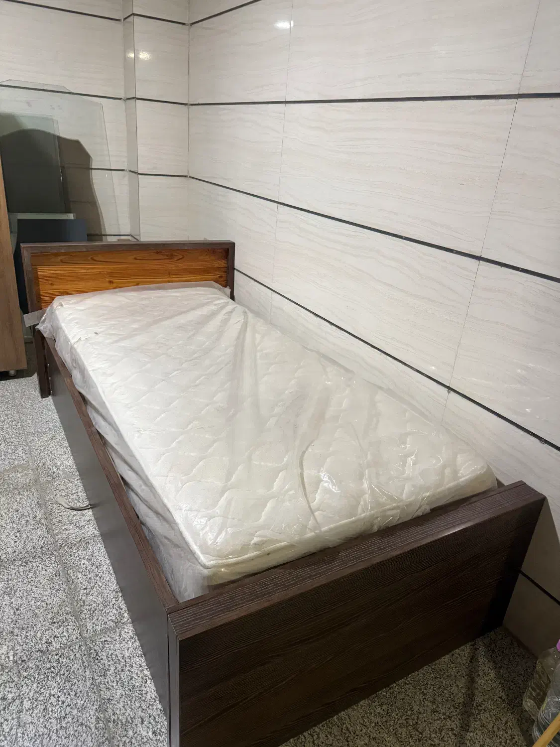 تخت|تشک تختخواب|اصفهان, شاه پسند|دیوار