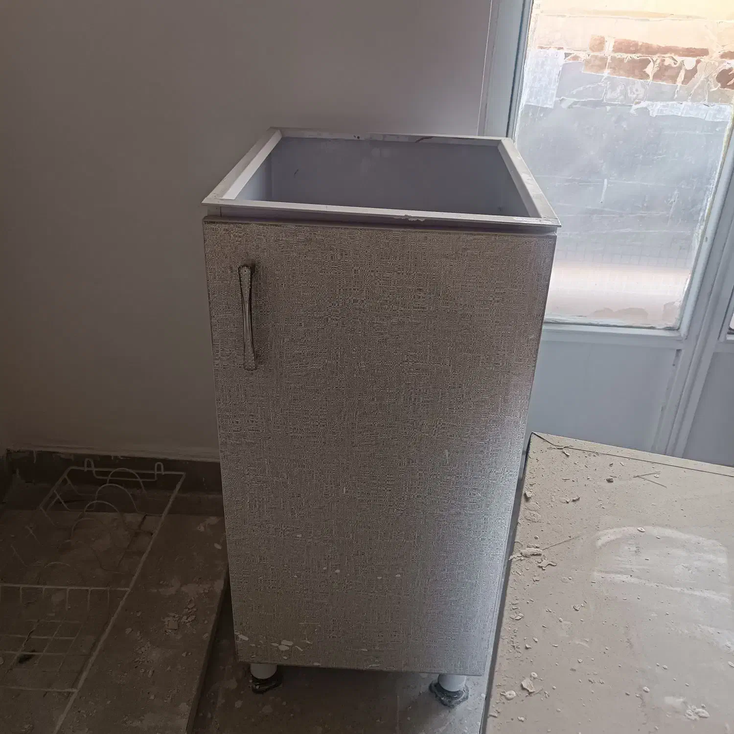 شخصی|آبچکان و نظمدهنده ظروف|قدس, شهرقدس|دیوار