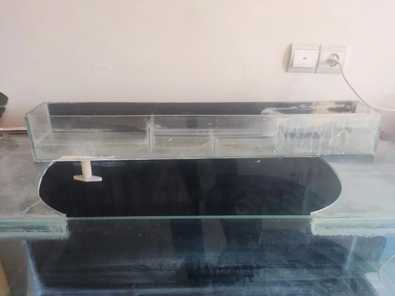 یک عدد آکواریوم با پایه|ماهی|خرمآباد, |دیوار