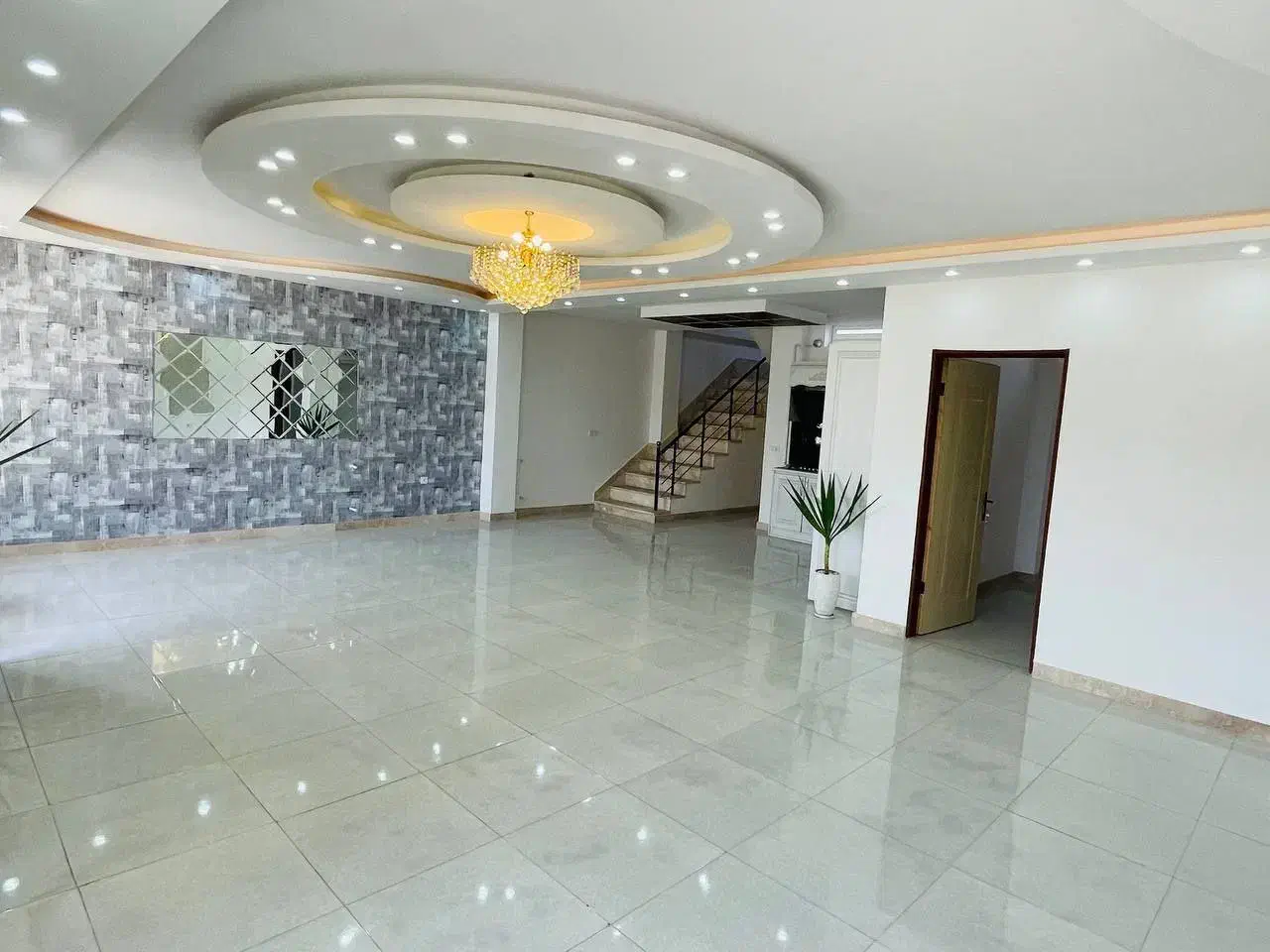 فروش ویلا/لوکس جنگلی/نماسنگ/سند دار واقعی|فروش خانه و ویلا|تهران, حکیمیه|دیوار