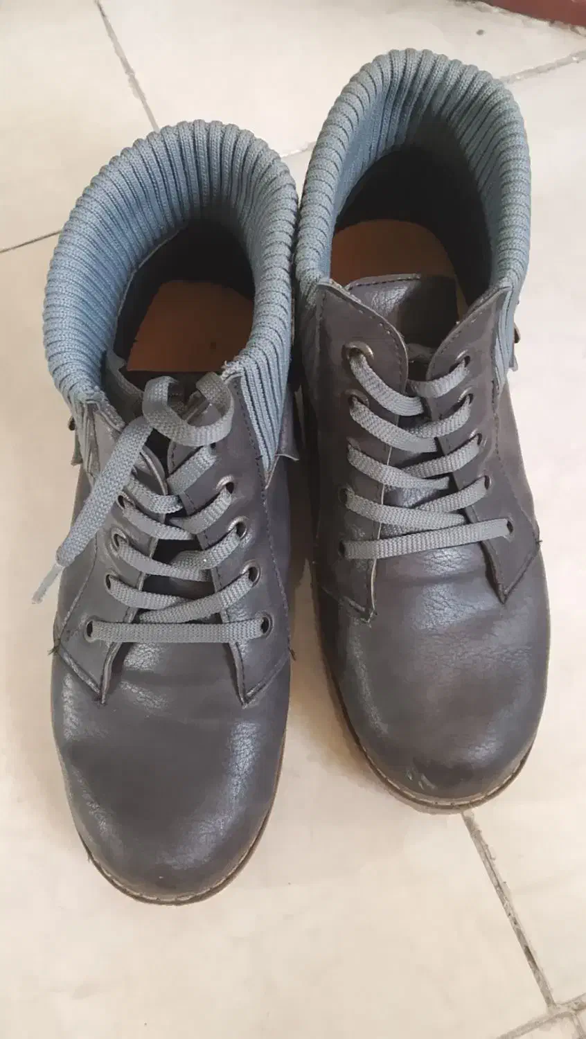 نیم بوت|کیف، کفش، کمربند|گلبهار, شهر جدید گلبهار|دیوار