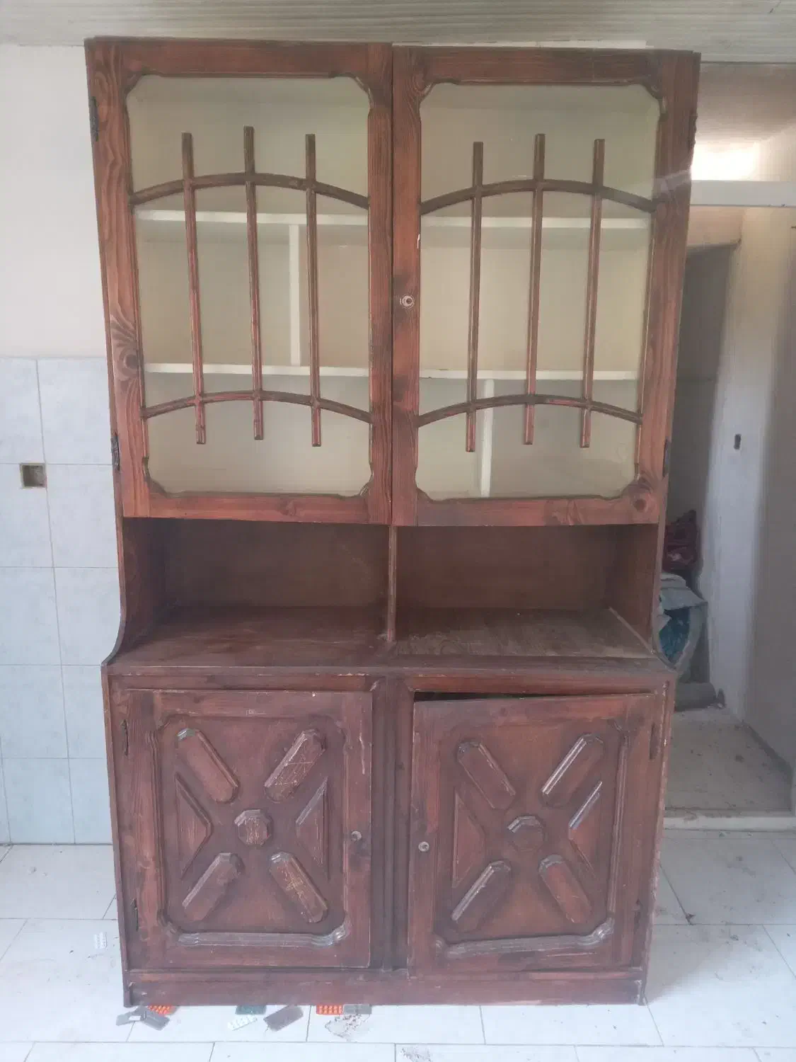 ویترین سالم وتمیز وخیلی محکم|بوفه، ویترین، کنسول|لاهیجان, لیالستان|دیوار