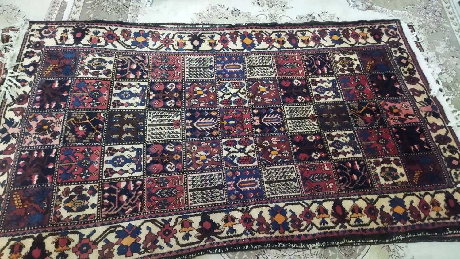 قالی دست بافت بختیاری قدیمی|فرش|اصفهان, بهارستان|دیوار