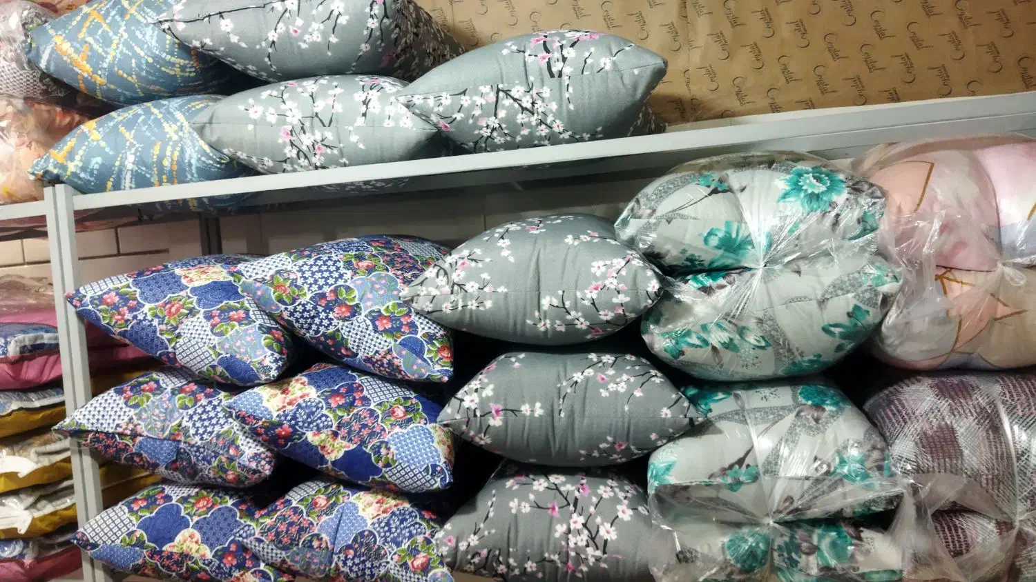 لحاف دوزی و پنبه زنی فراهانی|رختخواب، بالش، پتو|اراک, |دیوار