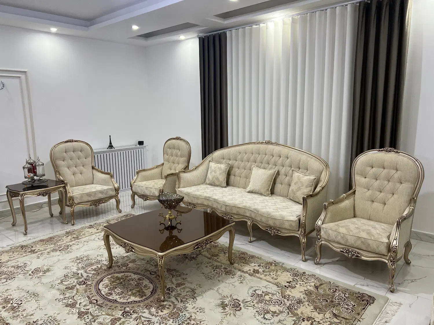 مبل کلاسیک فرانسوی در حد نو|مبلمان خانگی و میز عسلی|صومعهسرا, |دیوار