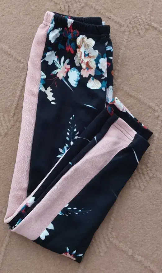 لباس مجلسی بچگانه وتعدادی شلوار وپافر|کفش و لباس بچه|تهران, امام زاده حسن|دیوار