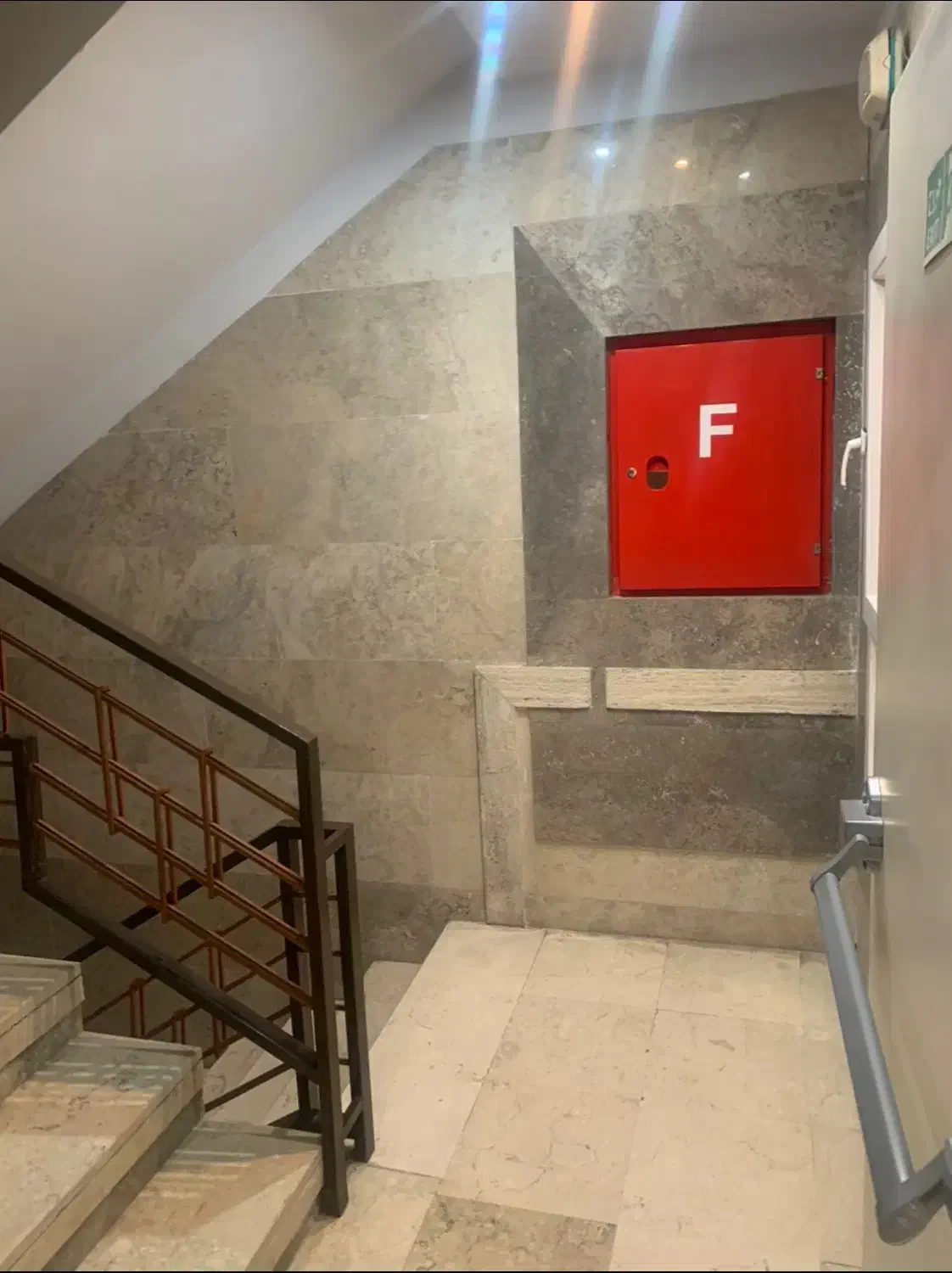 130متر امیرآباد شمالی/خ نوزدهم/ 7 ساله