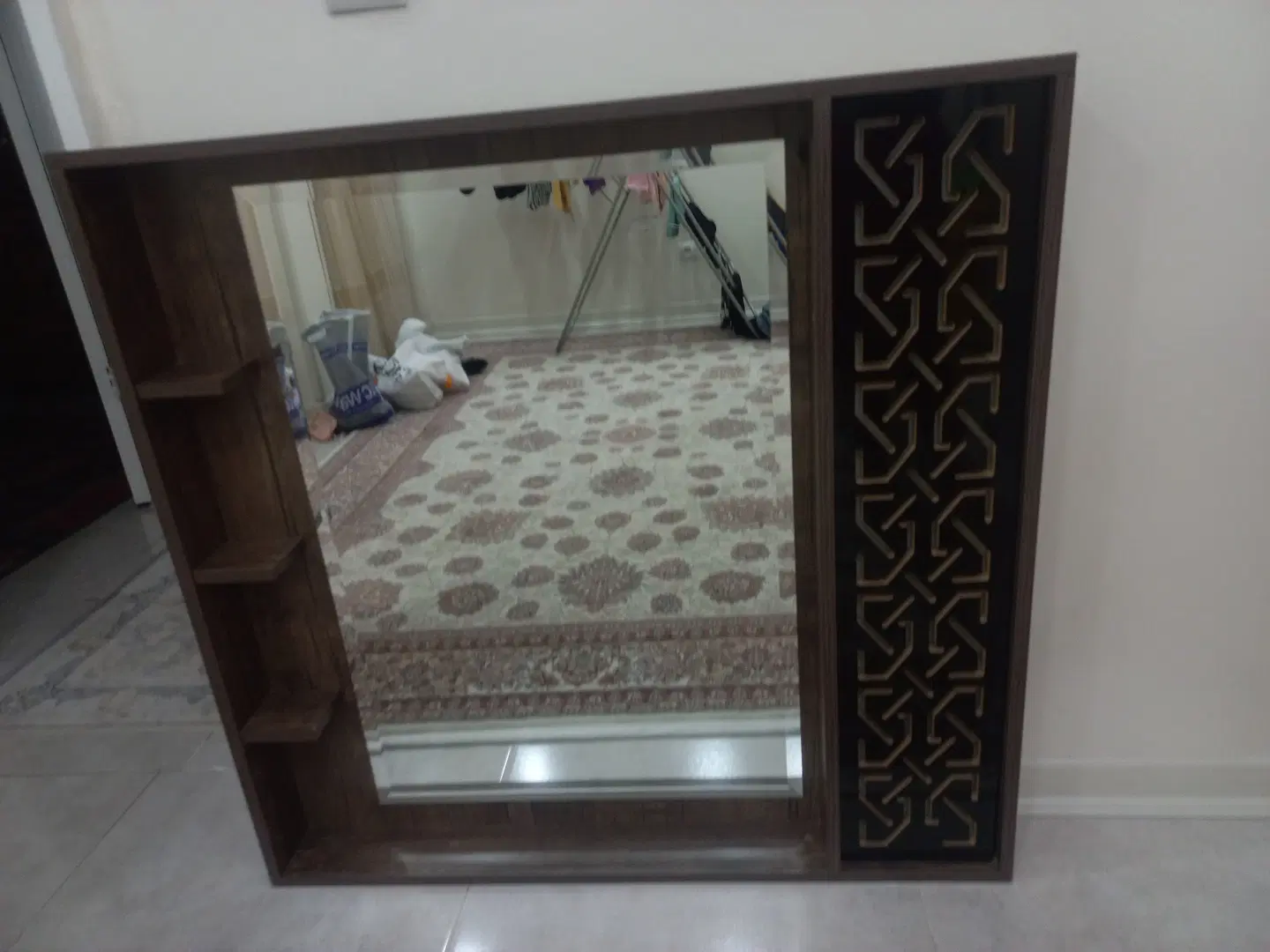 آینهی|آینه|کرج, حصارک بالا|دیوار