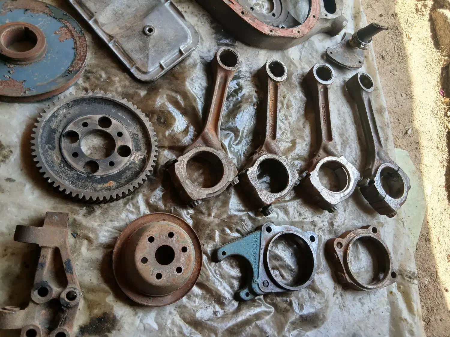 تعدادی لوازم یدکی بنز خاور|قطعات یدکی و لوازم جانبی|همدان, |دیوار