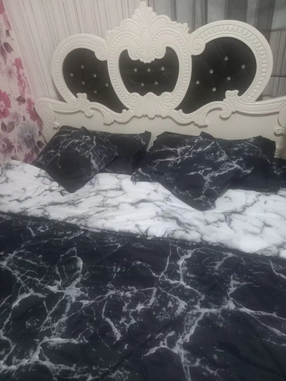 تخت دو نفره و سرویس|تخت و سرویس خواب|صومعهسرا, |دیوار