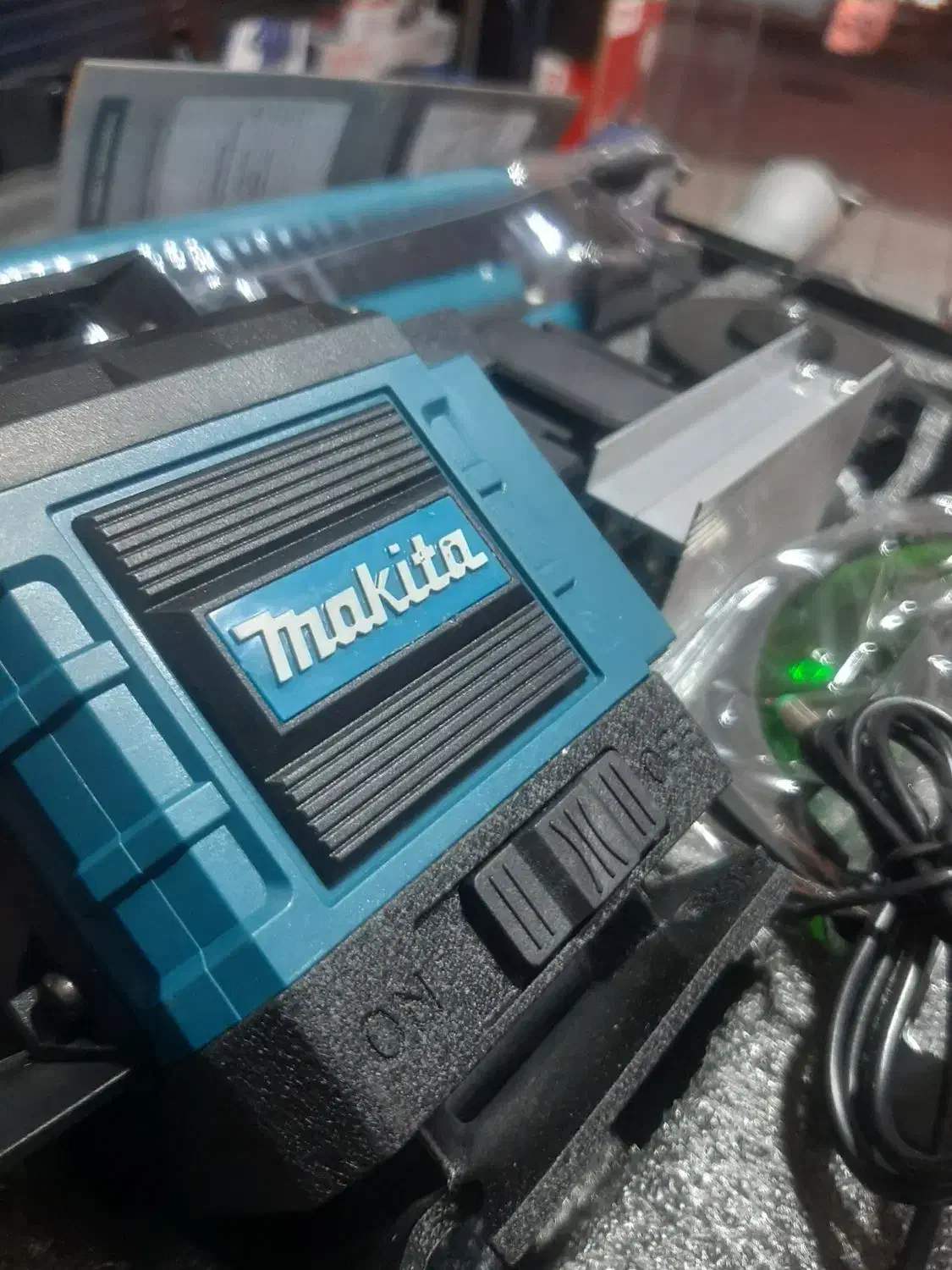 سنگ مینی ادون .تراز لیزر ۴ خط ماکیتا و دیوالت|ابزارآلات|زاهدان, |دیوار