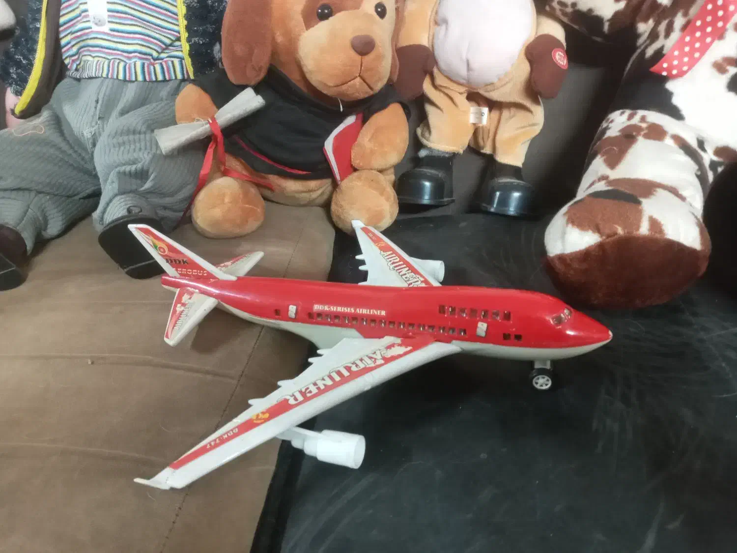 تعدادی عروسک و مانتو|اسباب‌‌بازی|ری, اقدسیه|دیوار