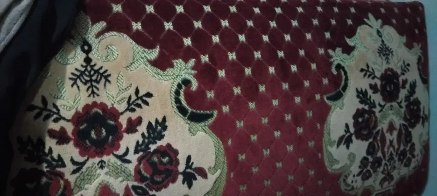 یک عدد پشتی|پشتی|کرج, حصارک بالا|دیوار